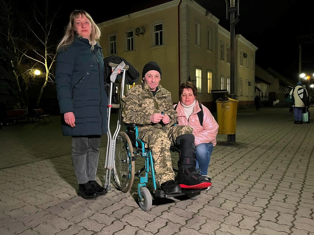 Одне із спонтанних фото Руслана з випадковими перехожими