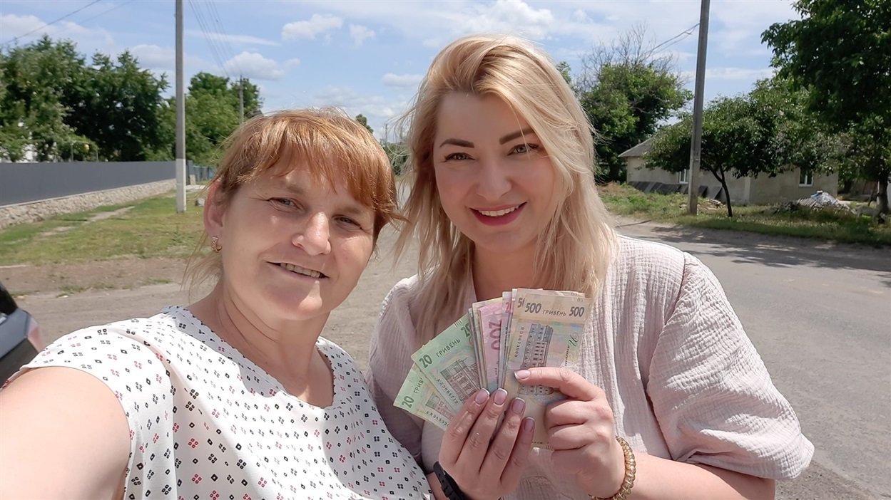 Альона Паламарчук та волонтер Каттерина Маляр