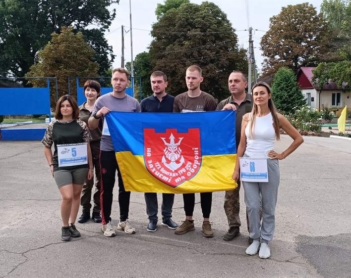 Одні з учасників забігу - представники славних Збройних Сил України