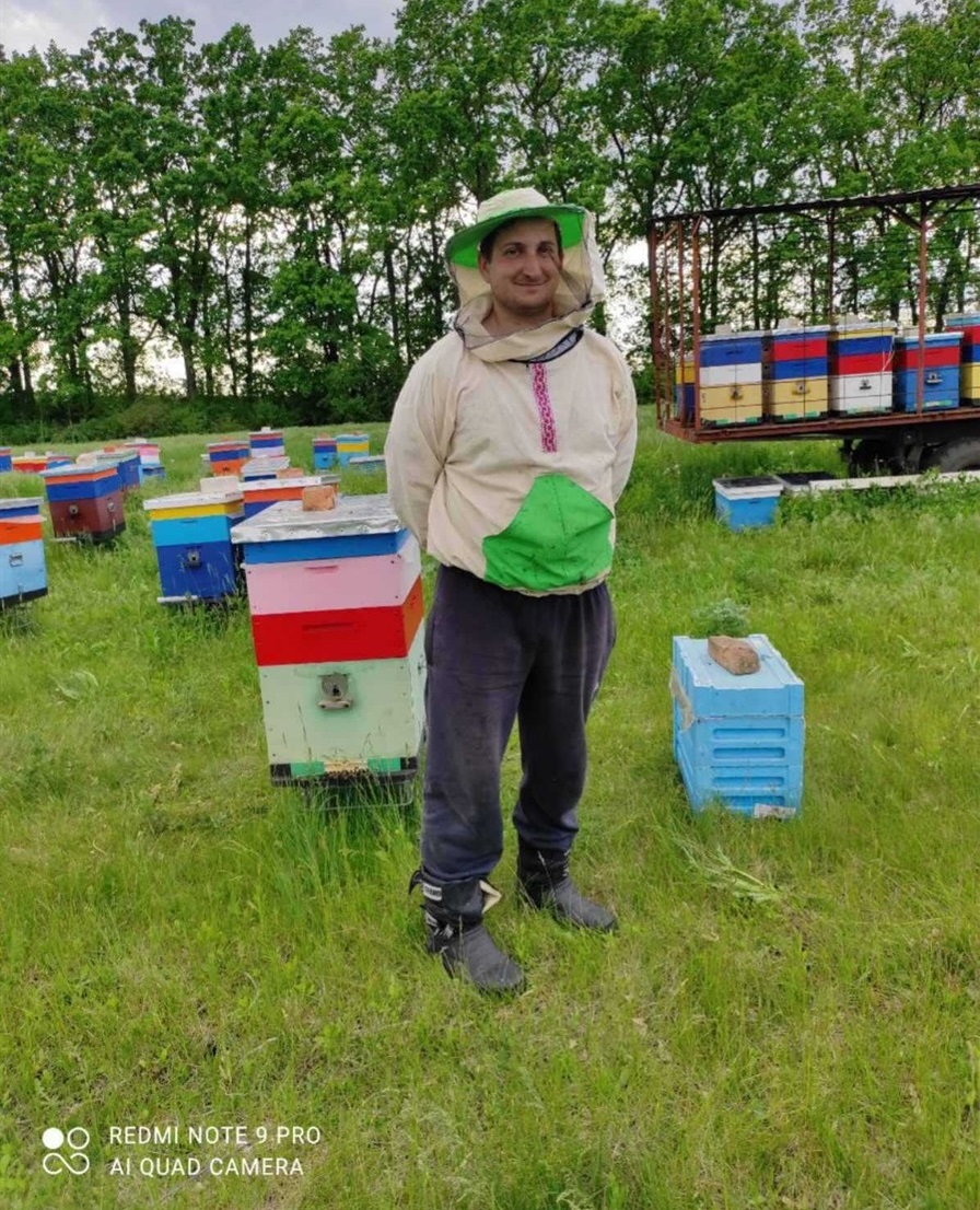 Денис Поп на своїй пасіці