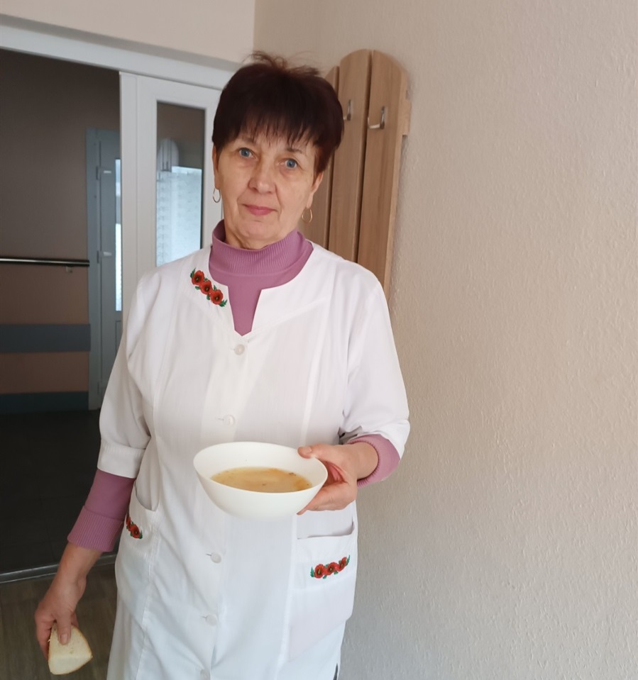 На  роздачі сестра-хазяйка з 33-річним стажем Анжела Андрусик