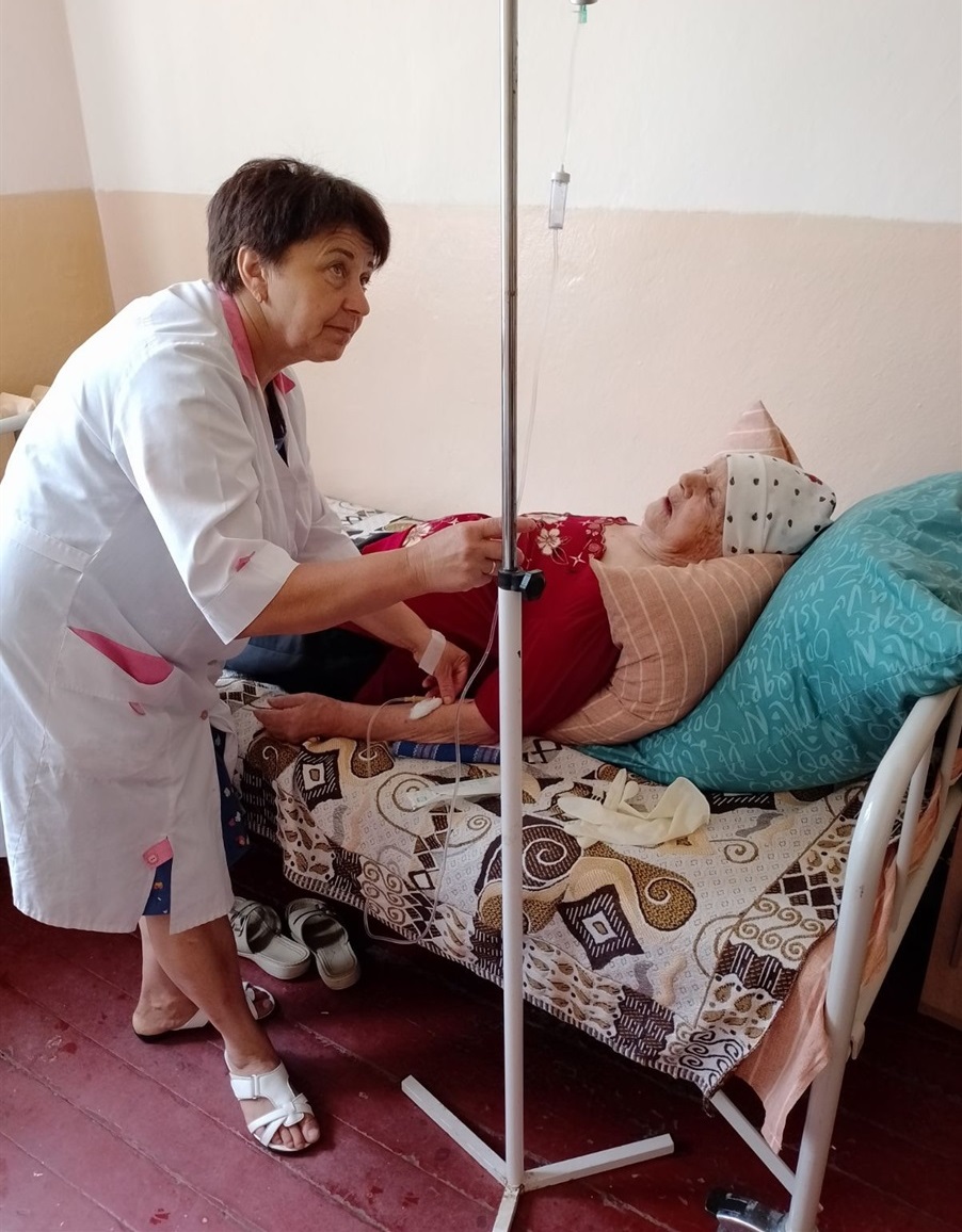 Крапельницю ставить Яна Дмитрієва