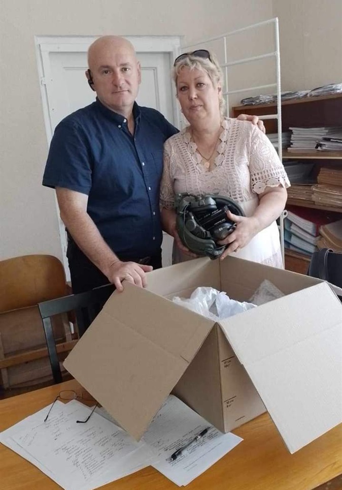 Матір захисника отримала від Руслана Хілобока шолом для сина