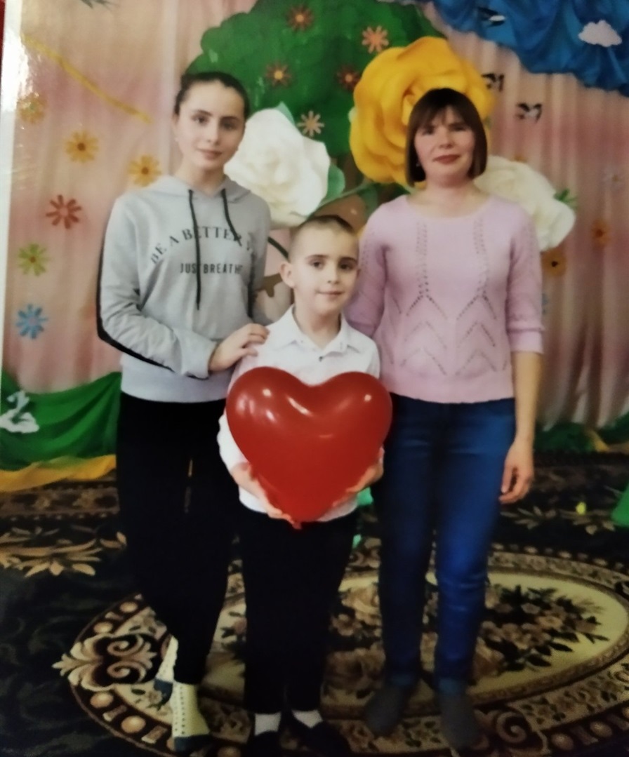 Дружина Ольга з донечкою Сонею і сином Іллею. Ще там - у мирному житті