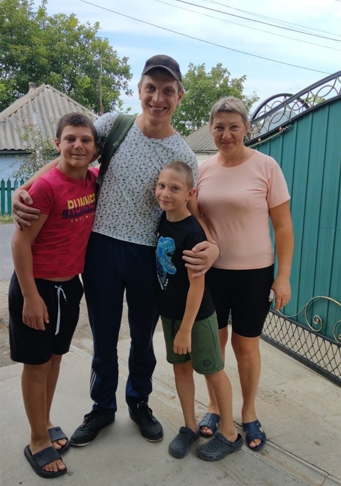 Дмитро з дружиною і синами