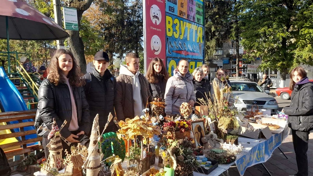 Ярмаркують Кодимські ліцеїсти