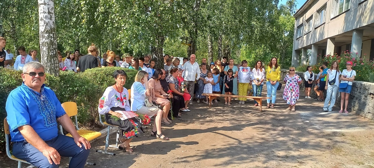 Запрошені і учасники мітингу
