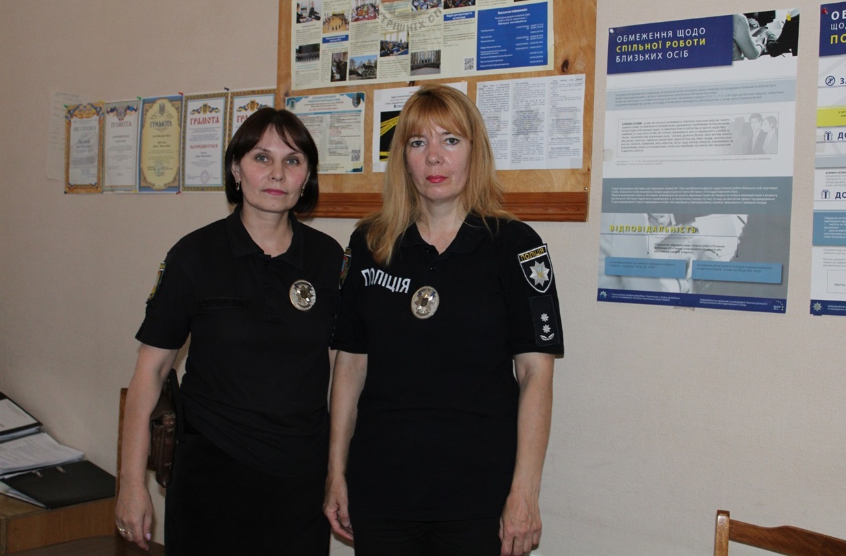 Старша інспекторка сектору кадрового забезпечення Ірина Лисова та начальниця відділення №2 слідчого відділу Ірина Вікторівна Беріна мають понад 40 років стажу поліцейської служби на двох