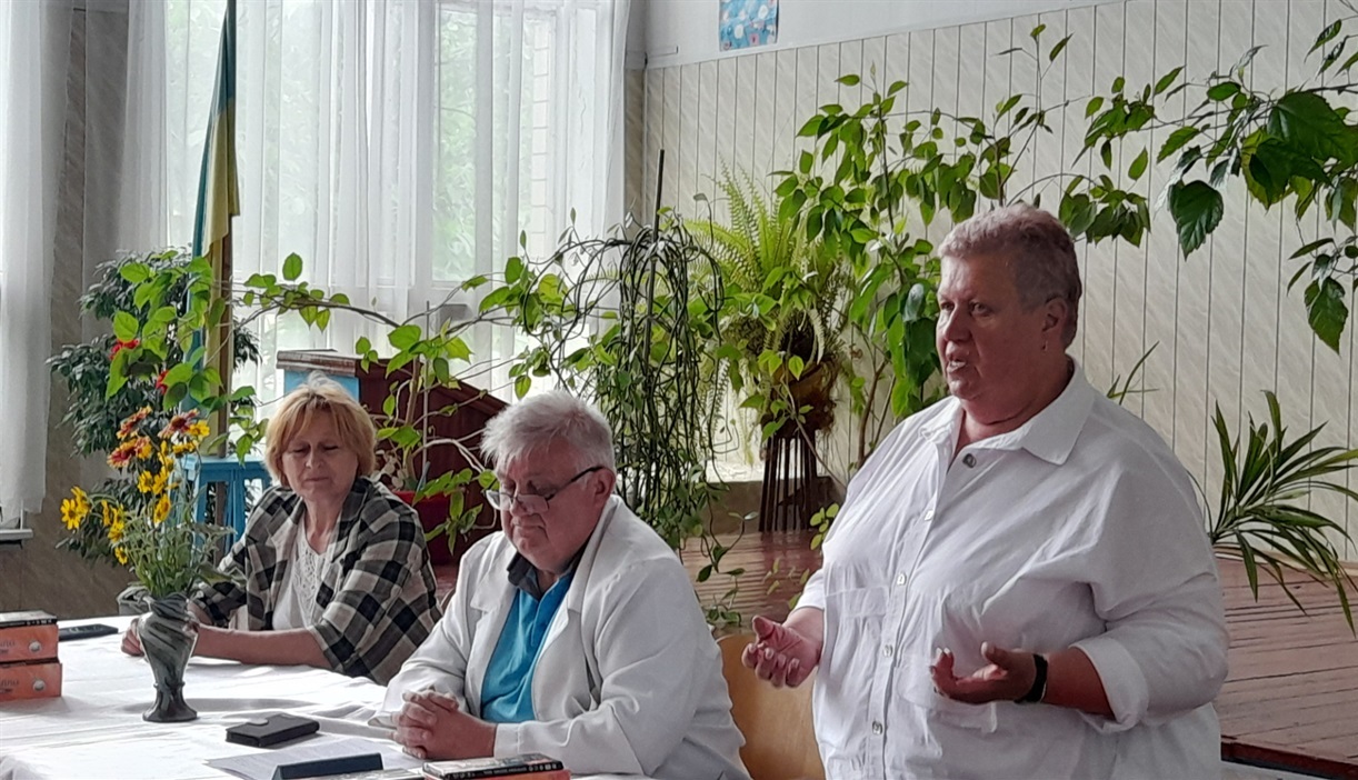 Лриса Волошина виступає перед донорами Кодимщини