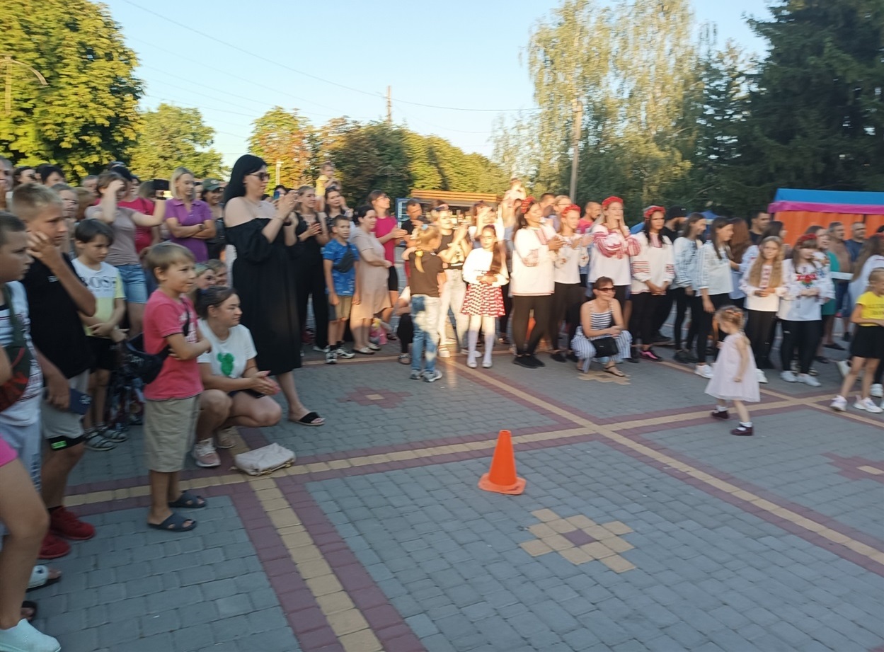 На звтітний концерт в Любашівці зібралося чимало людей