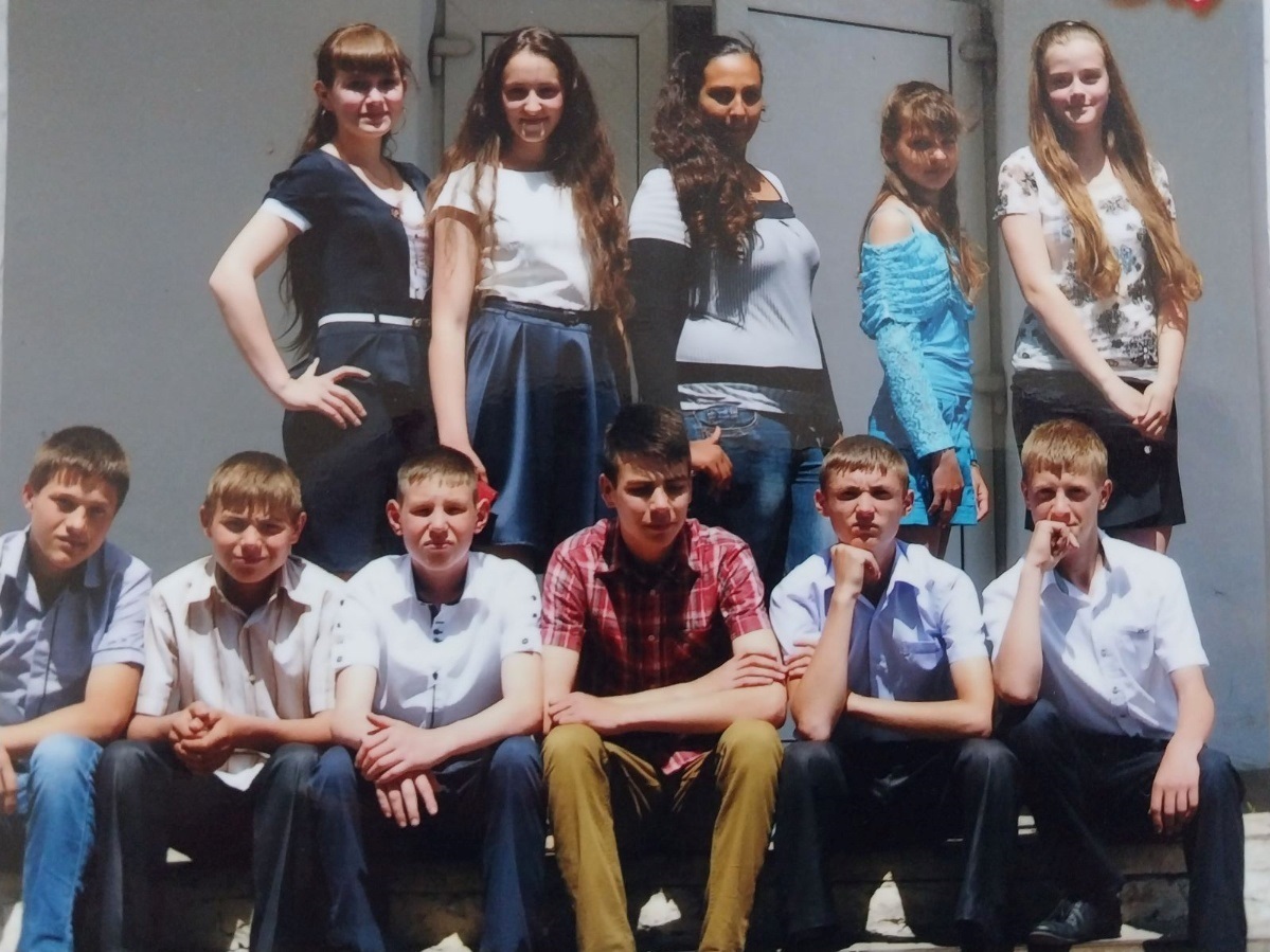 Володя в колі однокласників