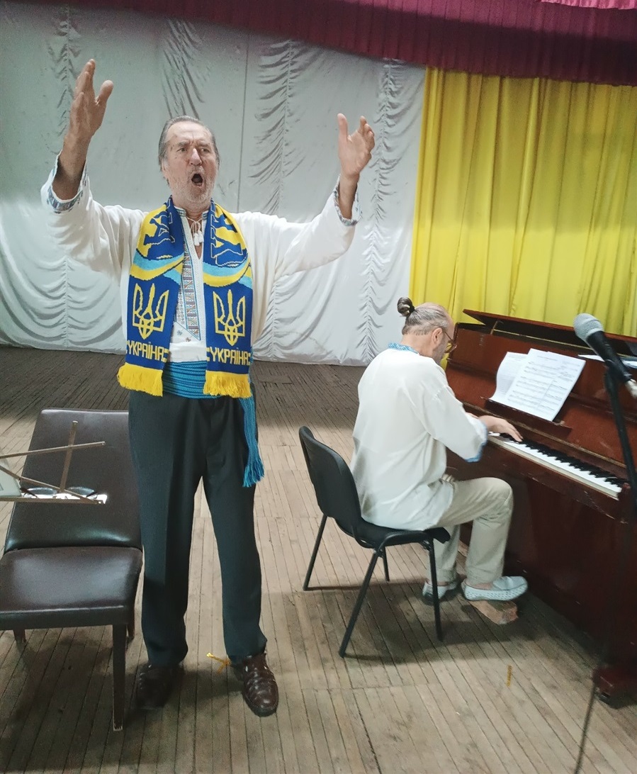 Натхнений виступ Маестро. За піаніо Володимир  Кнорозко
