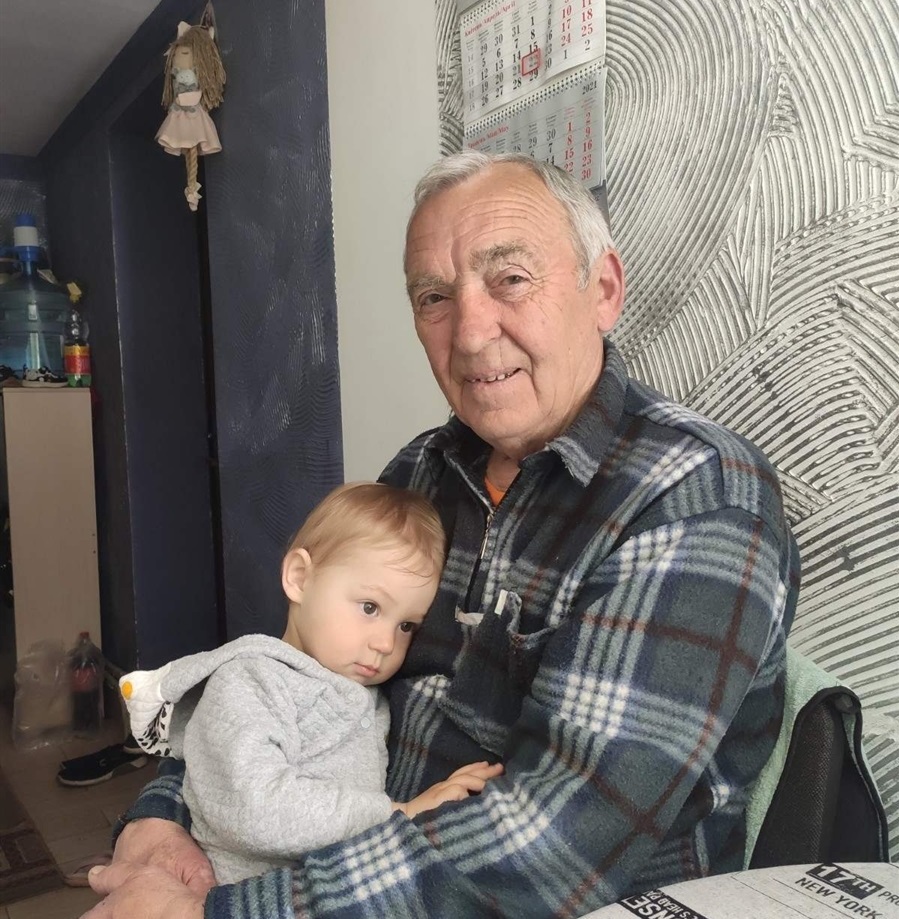 Тішиться Григорій Павлович своїм правнуком Дмитриком