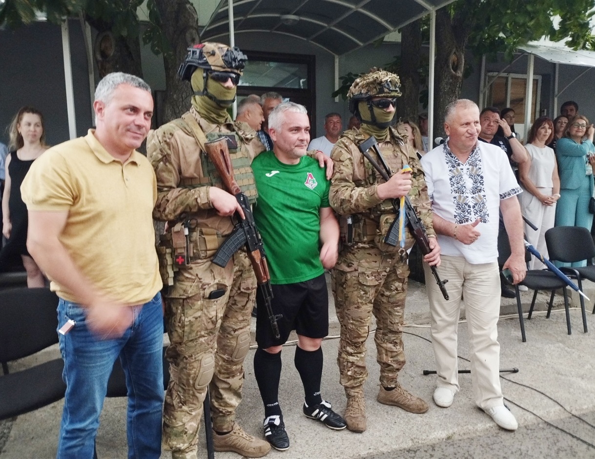 Сергій Мазур, Олег Кіпер та Михайло Лазаренко з захисниками