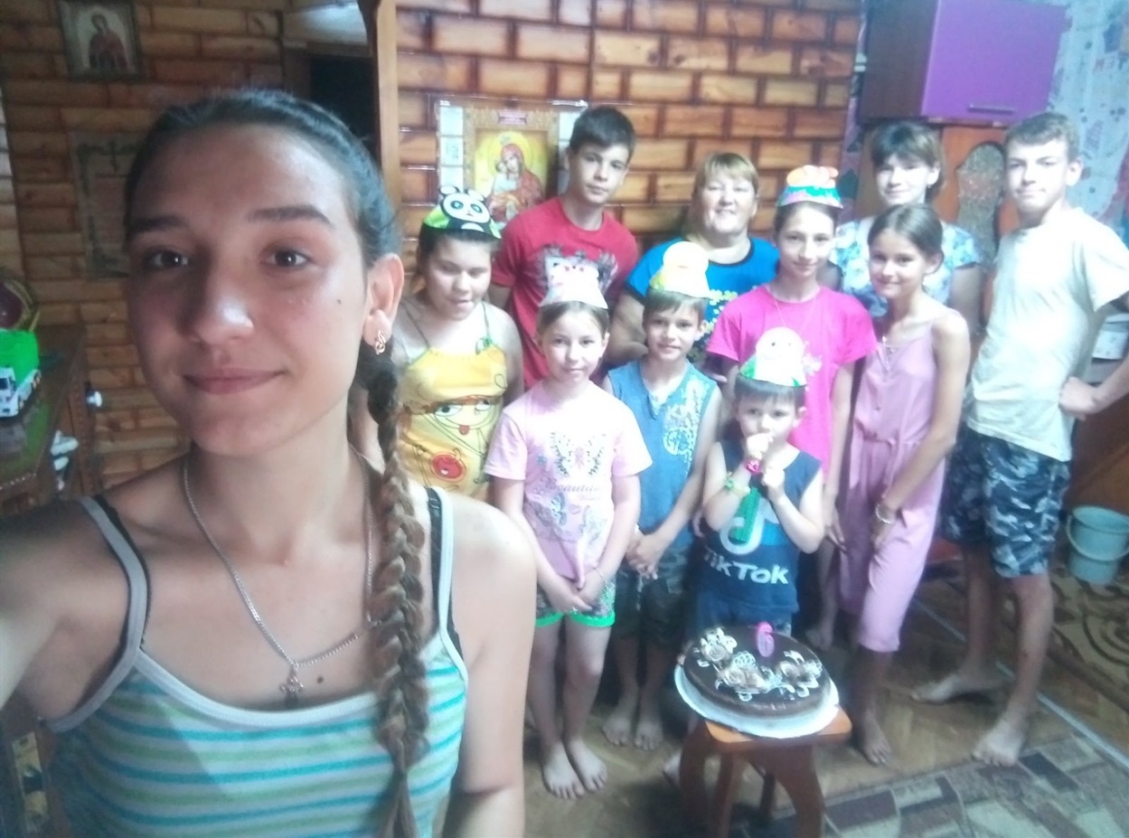 Святкування дня народження одного з вихованців родини Саналатій