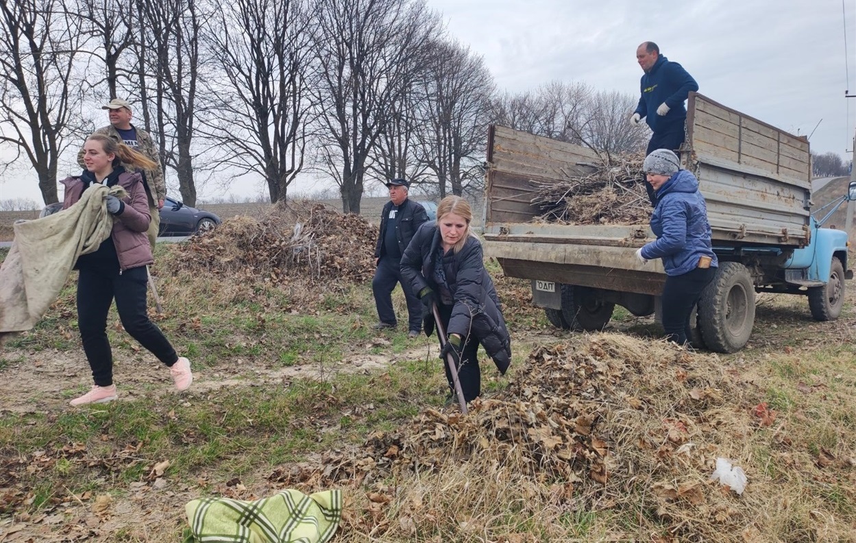 Колектив Кодимської міської ради на прибирання замістя
