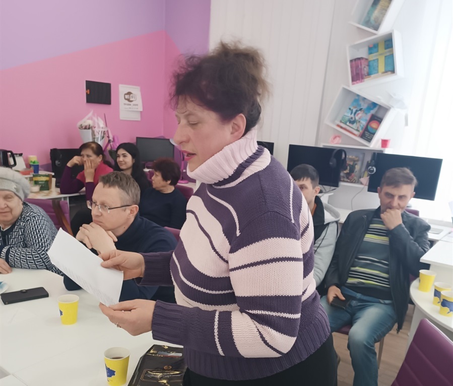 Ірина Візняк зачитує поезію, присвячену Людмилі Гнатюк