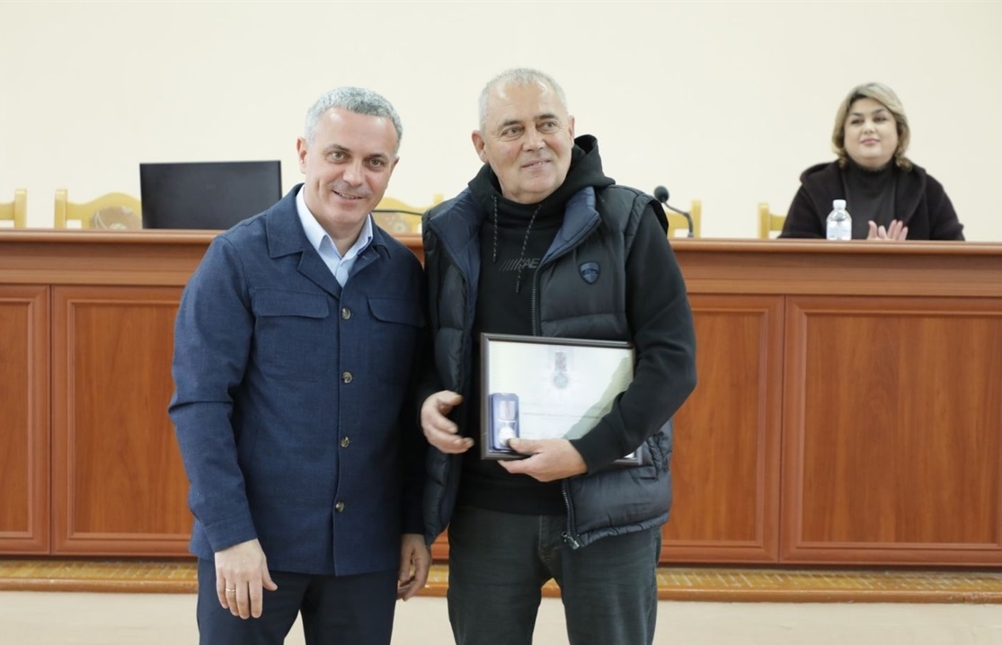 Вручення відзнаки Тарасу Степчуку