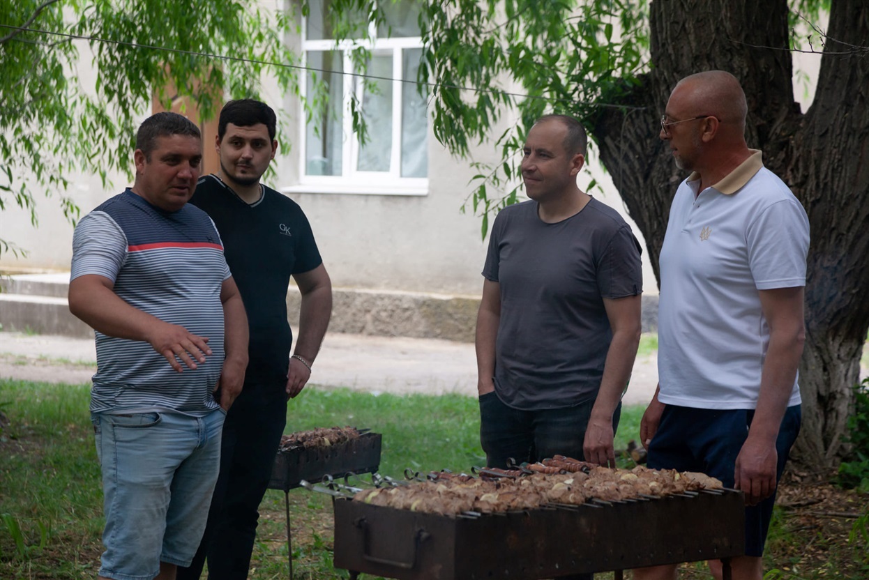 Не обійшлося і без смачного шашлика