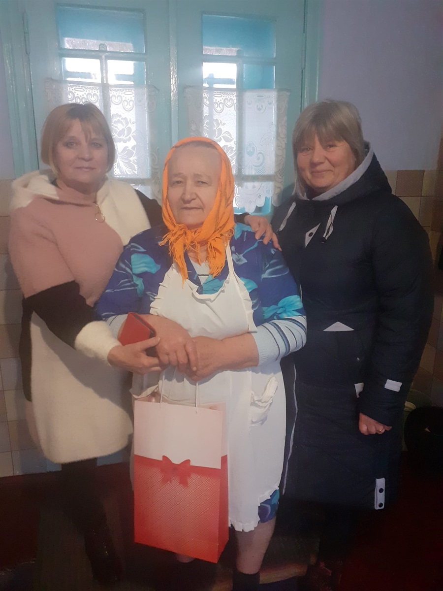 Ольга Конінська з жителями села