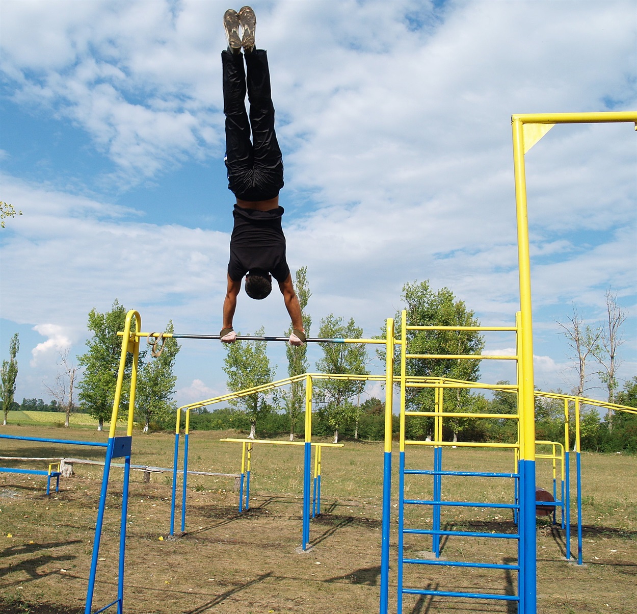 На спортивному майданчику