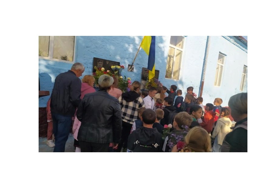 Майорчани покладають квіти до меморіальних дошок загиблих земляків