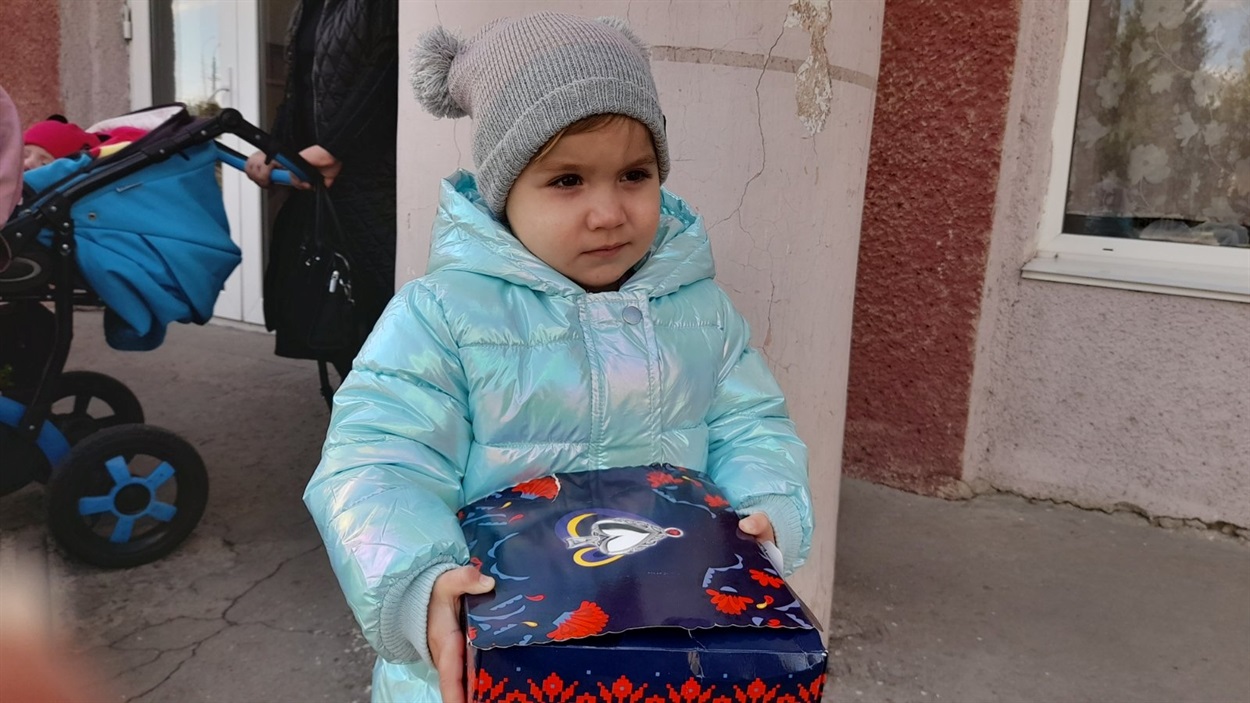 Софійка Баркар, донька загиблого воїна Ярослава Баркара. Софійчина мама, Анастасія Баркар, - також в ЗСУ