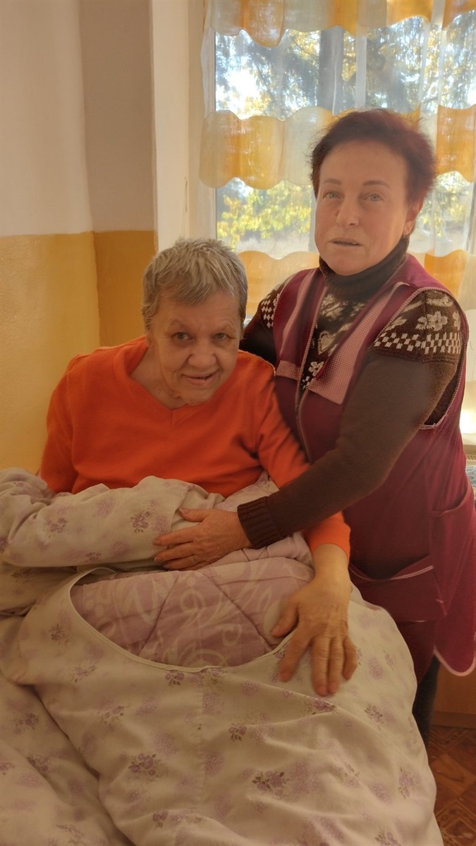 Вже не один рік Тетяна Влаєва працює молодшою медичною сестрою у закладі милосердя. Для кожного – і колег, і підопічних, у неї знаходиться тепле слово і добра порада, до кожного вона може підібрати особливий підхід. Тетяна не цурається ніякої роботи, бо від народження дуже чуйна, добра та працелюбна людина