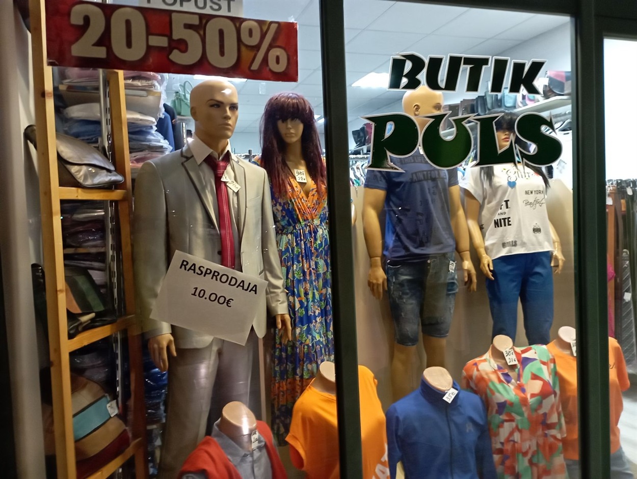 Одна з вітрин в Чорногорії