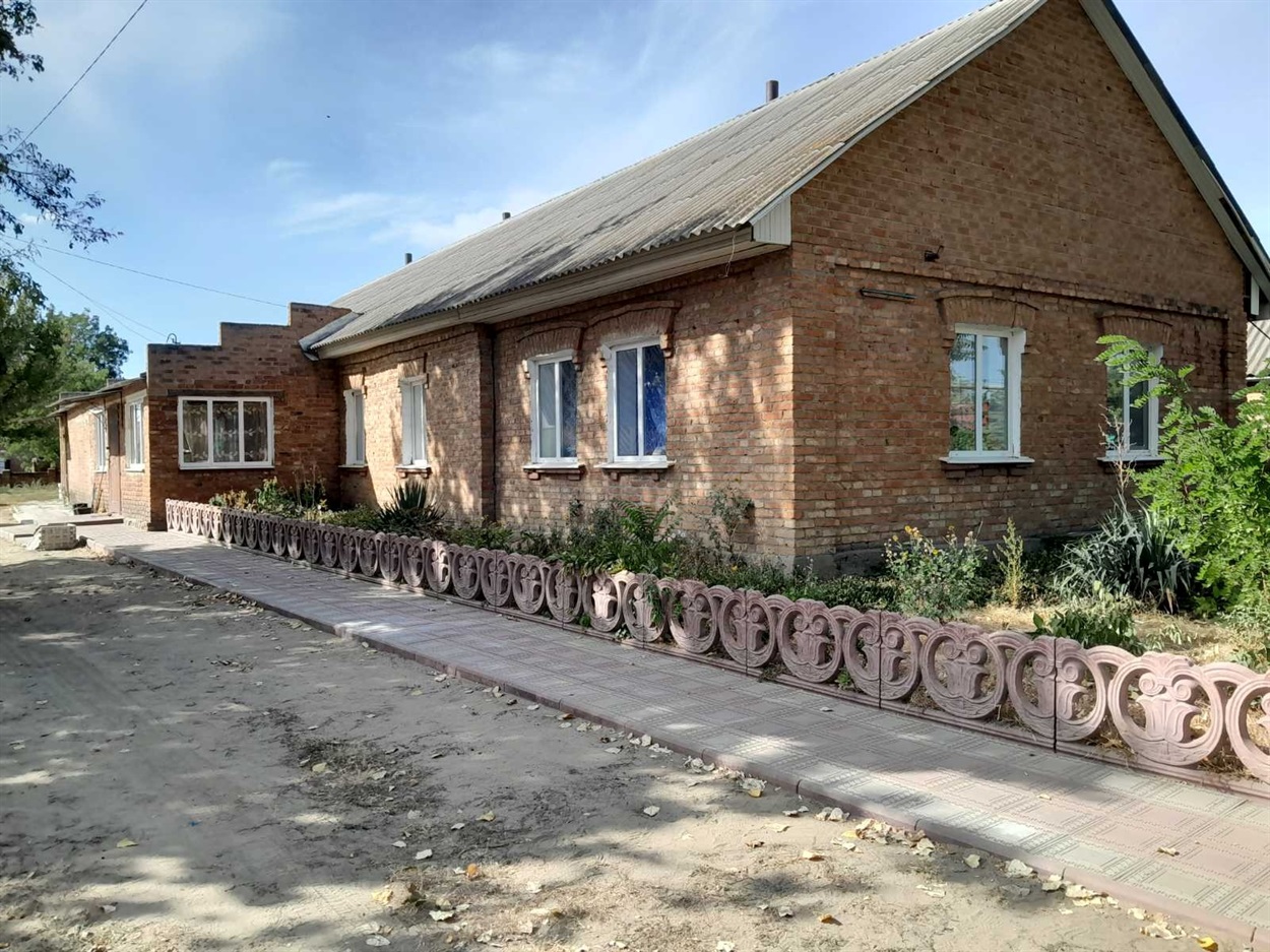В цьому приміщенні села Троїцьке  облаштували соціальний гуртожиток для втікачів  від війни