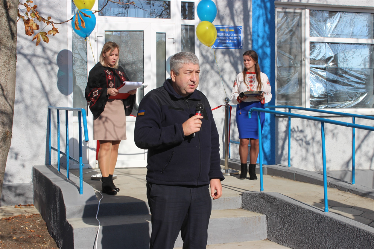Іванівський селищний голова Віктор Лобач під час відкриття поліцейської станції