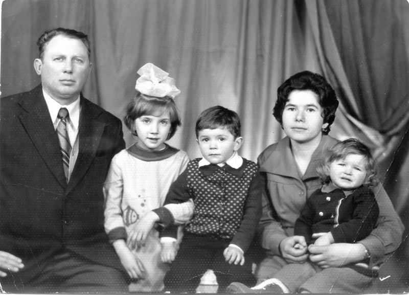 Родина Миколи Обухіна