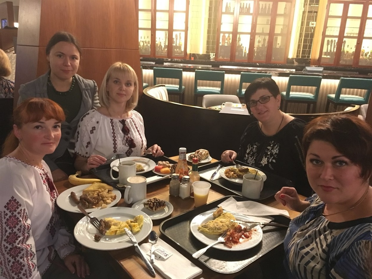 Ранковий ланч з колегами в місті Мілвокі