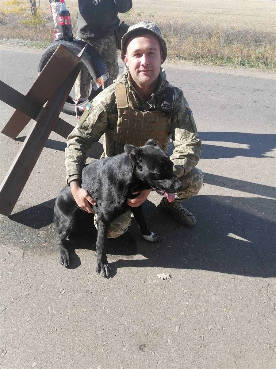 Сергій на посту з другом нашим меншим