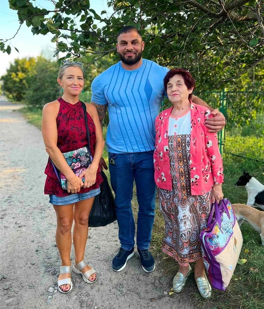 Ніна Казімірова, одна з переможниць фотоконкурсу "Ми - з України!" з депутатом Одеської обласної ради Андрієм Бабенко
