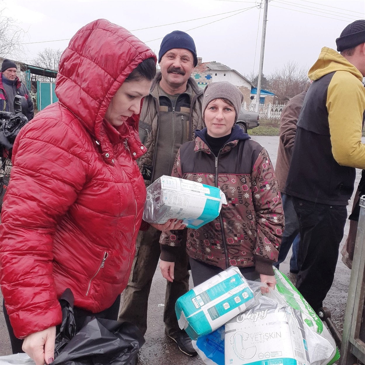 Під час роздачі гуманітарної допомоги