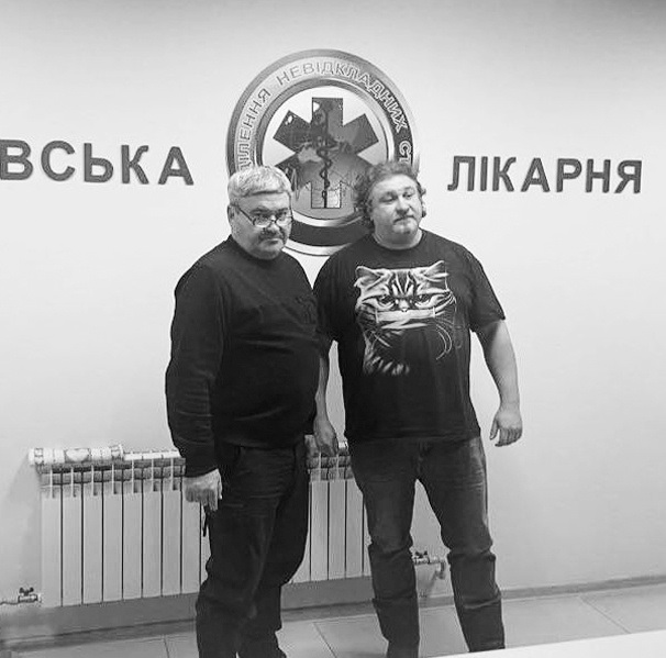 Дмитро Фомін (справа) з директором Департаменту охорони здоров'я ОВА Олександром Курмишовим після наради в Любашівській  лікарні