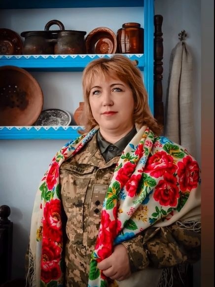 Військовослужбовиця Ольга Нюнько в музеї