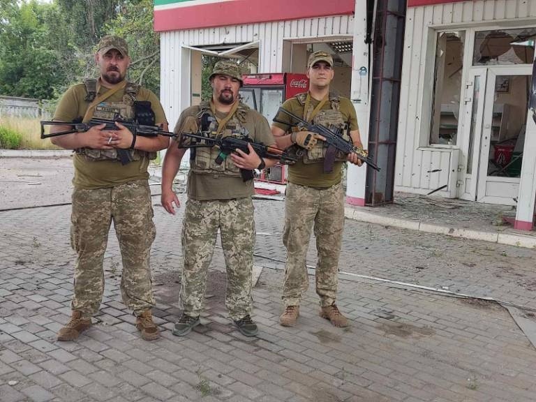 Артем зі своїми друзями Олександром і Андрієм