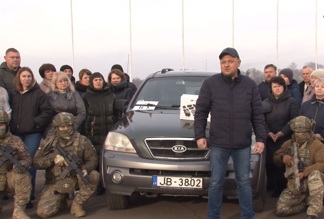 Позашдяховик і квадрокоптер вручає Федір Молодець