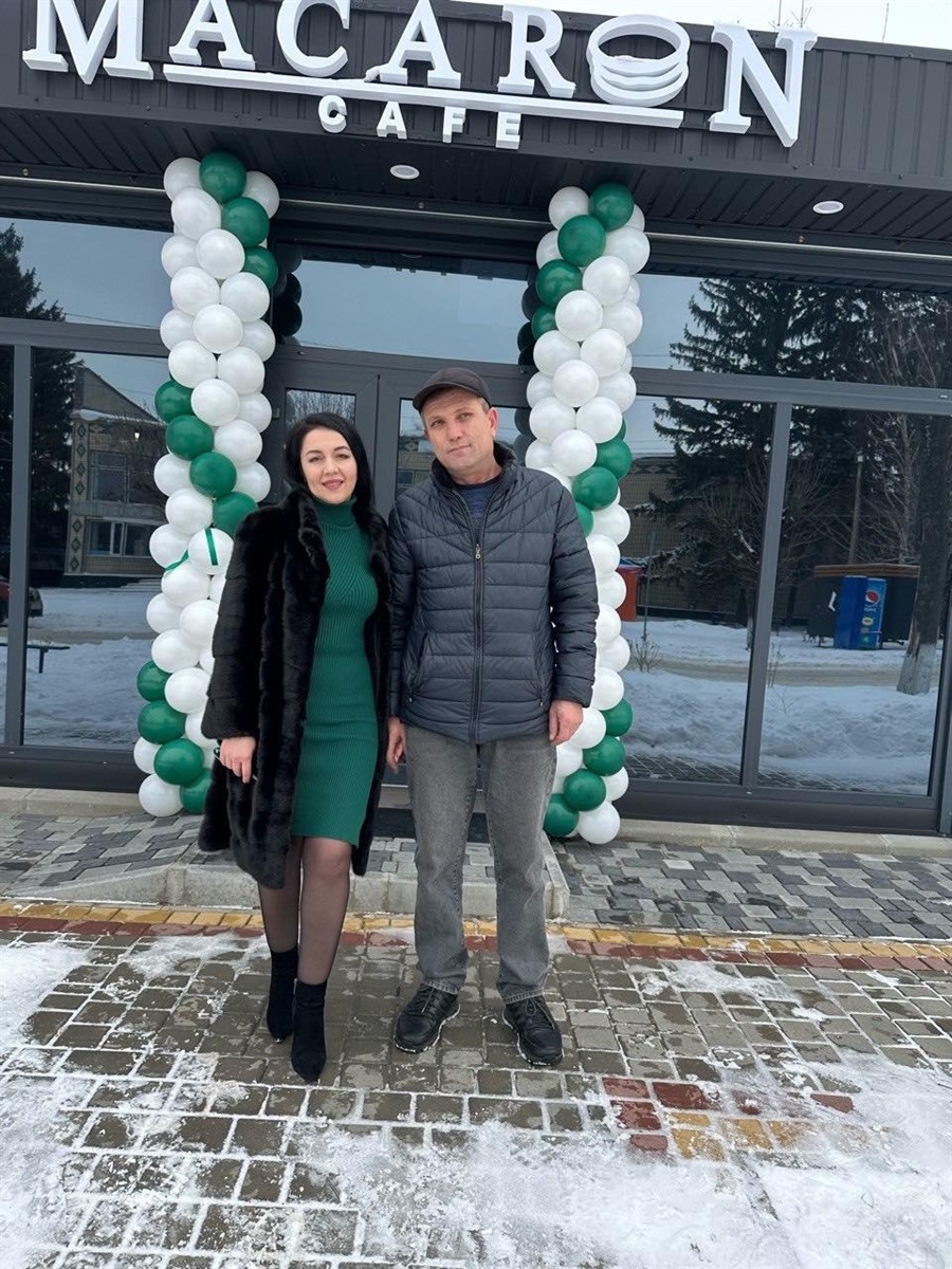 Наталя і Сергій на відкритті кав’ярні «Macaron»