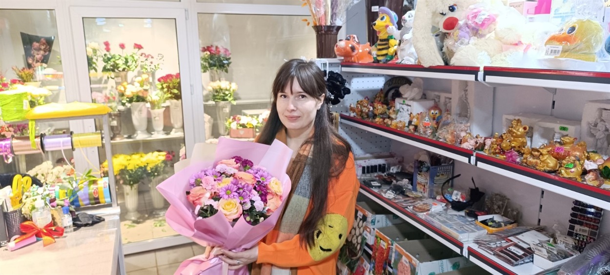 Власноруч виготовлений букет демонструє Оксана 