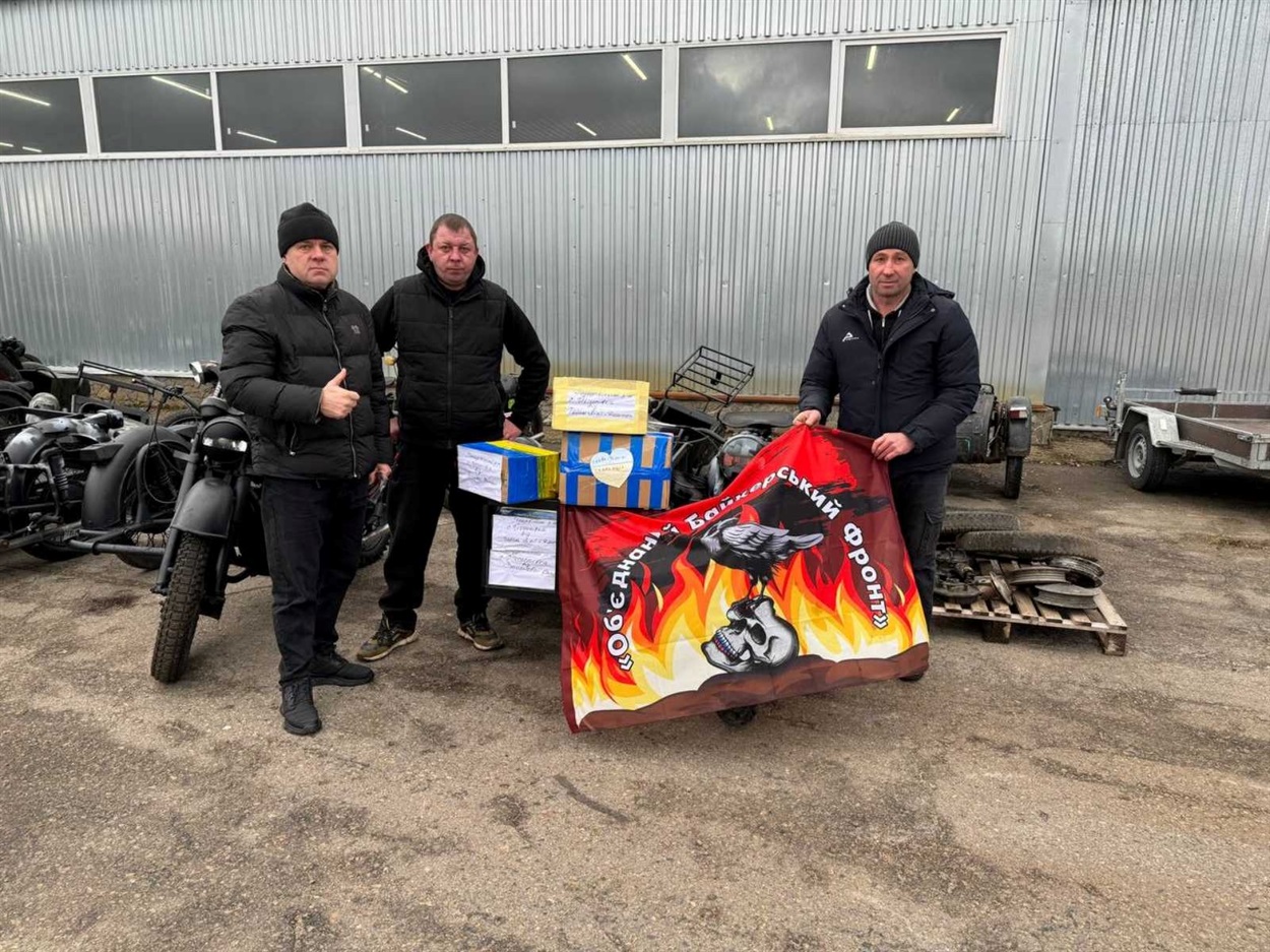 Віталій Гилка і Максим Чорноморець в Білій Церкві з представником ГО „Об’єднаний байкерський фронт”  