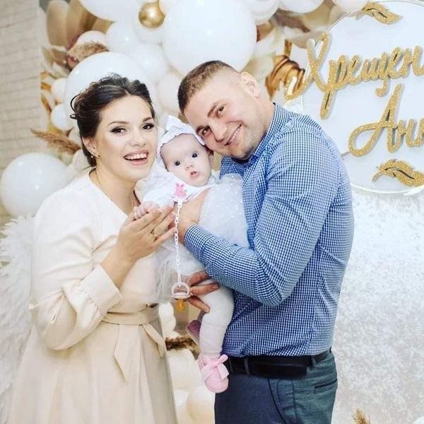 Щасливі Олександр і Світлана Гінжул з донечкою Анютою