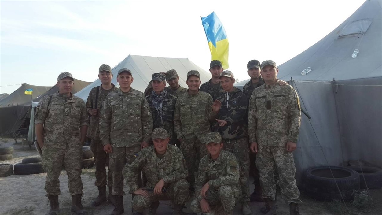 З своїм кулеметним взводом