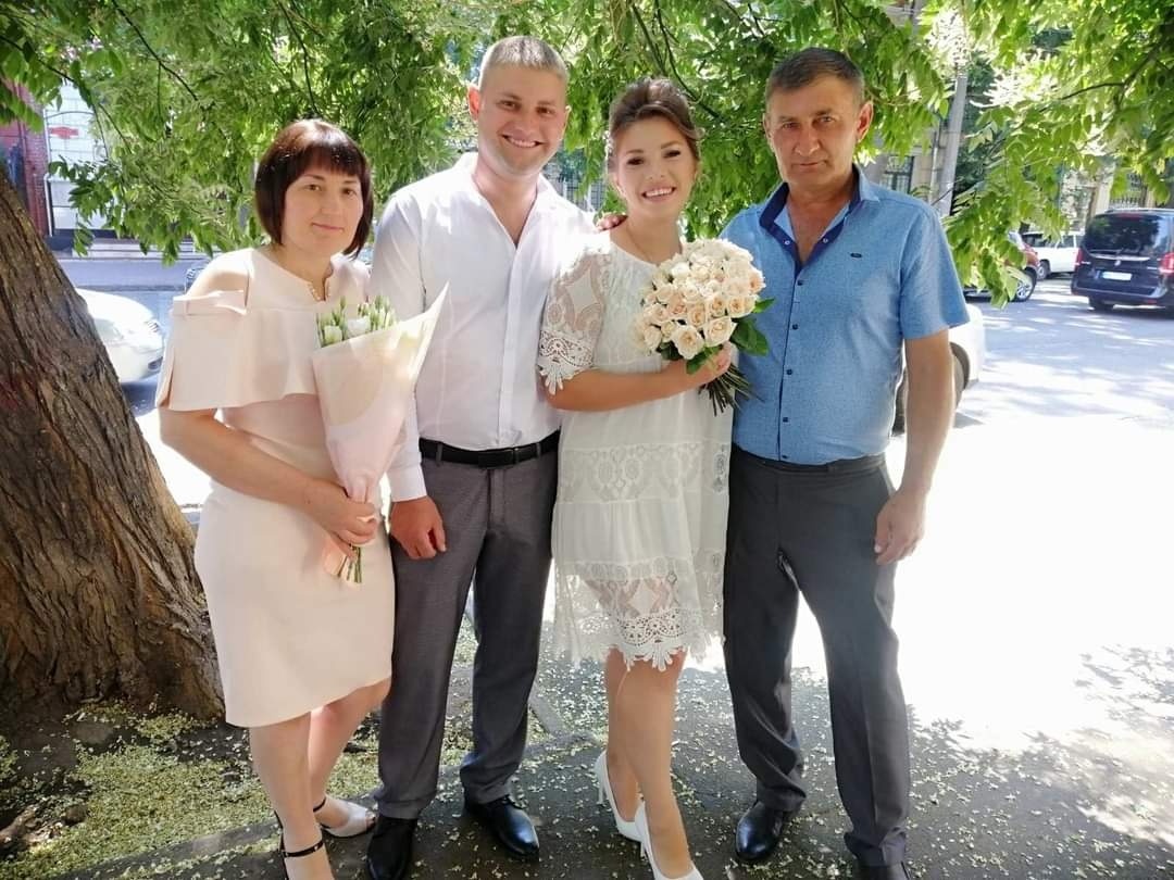 Такими щаслтвими і сповненими надій вони були на своєму весіллі