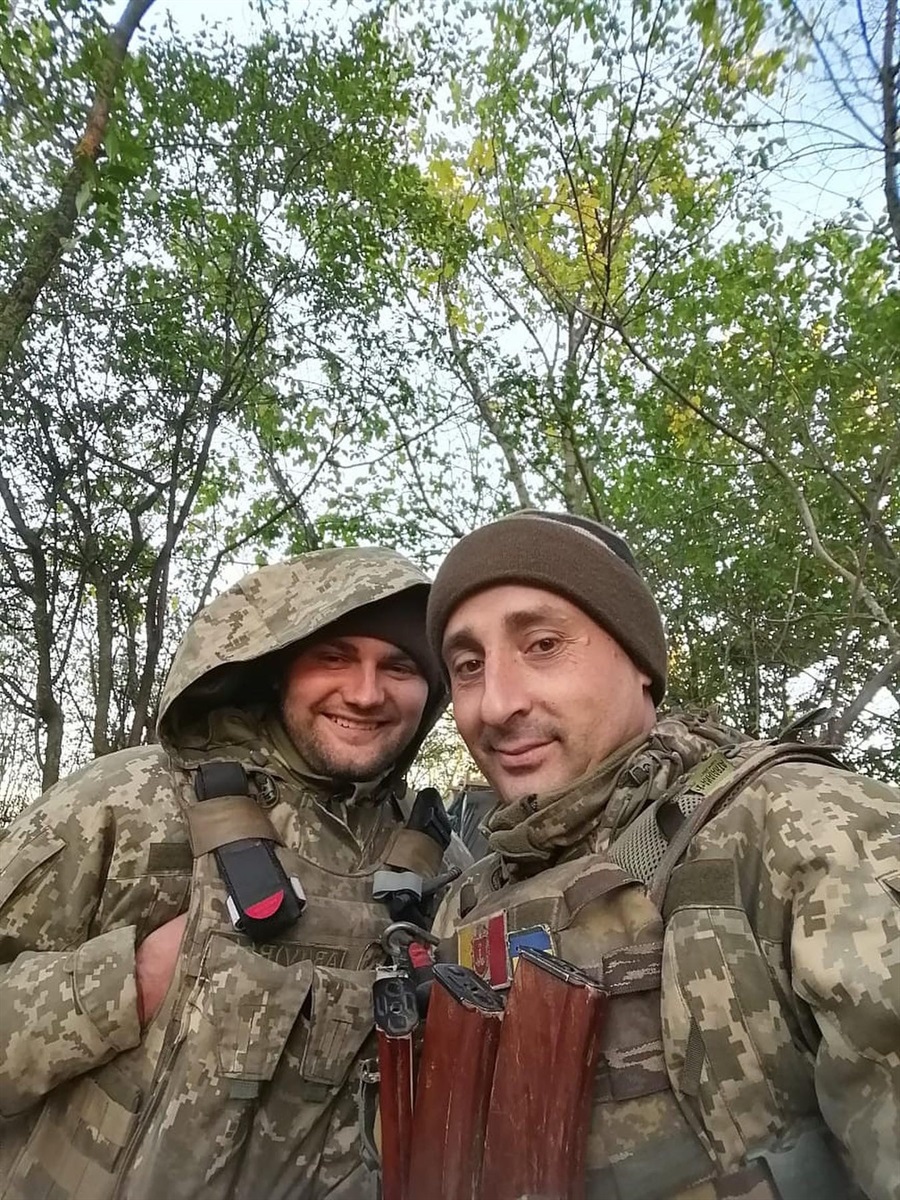 Олександр Гіжул із своїм другом і бойовим поьбратимом Олександром Колєсіним