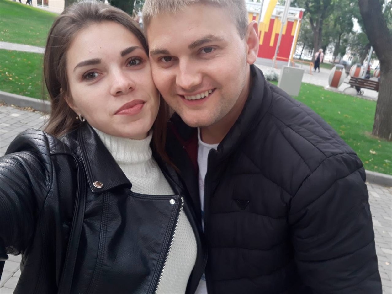 В пам'яті рідних Олександр назавжди залишиться ось таким молодим і усміхненим