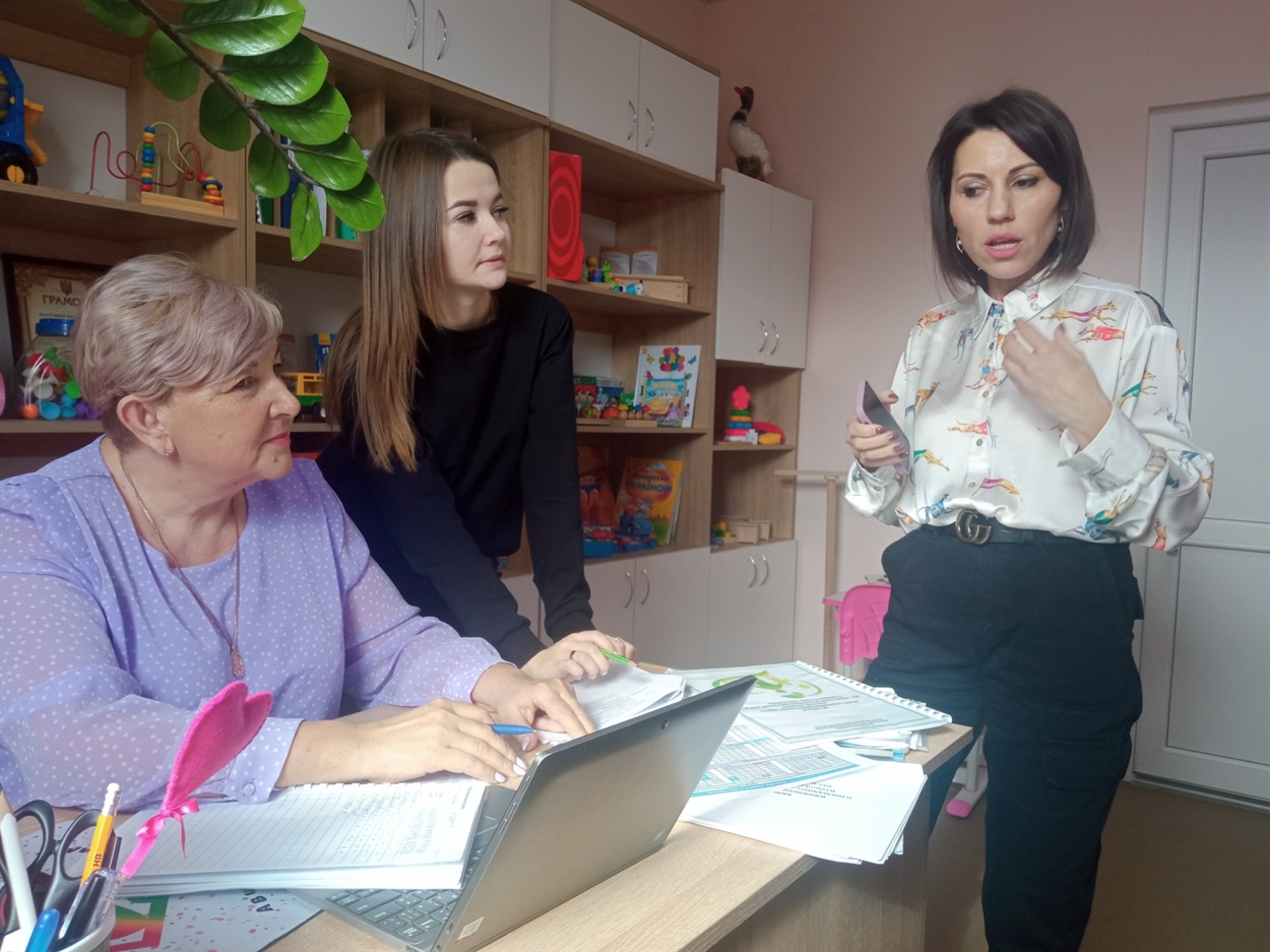 Фахівці консультанти, вчителі -логопеди Стрижак Тетяна Анатоліївна та Багріновська Ірина Дмитрівна та Марія Робак