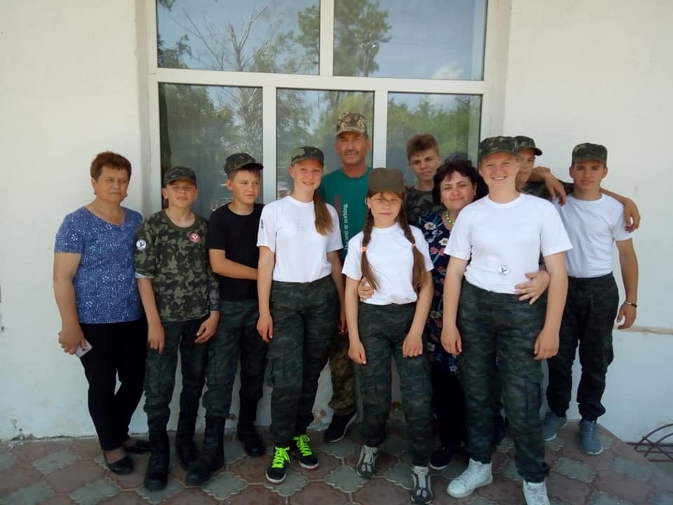 Олександр Цинєв зі своїми "соколятами"
